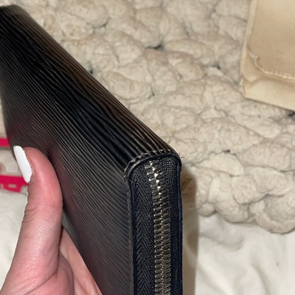 🚫SOLD🚫Louis Vuitton Clemence Epi Noir Wallet - Picture 7 of 12